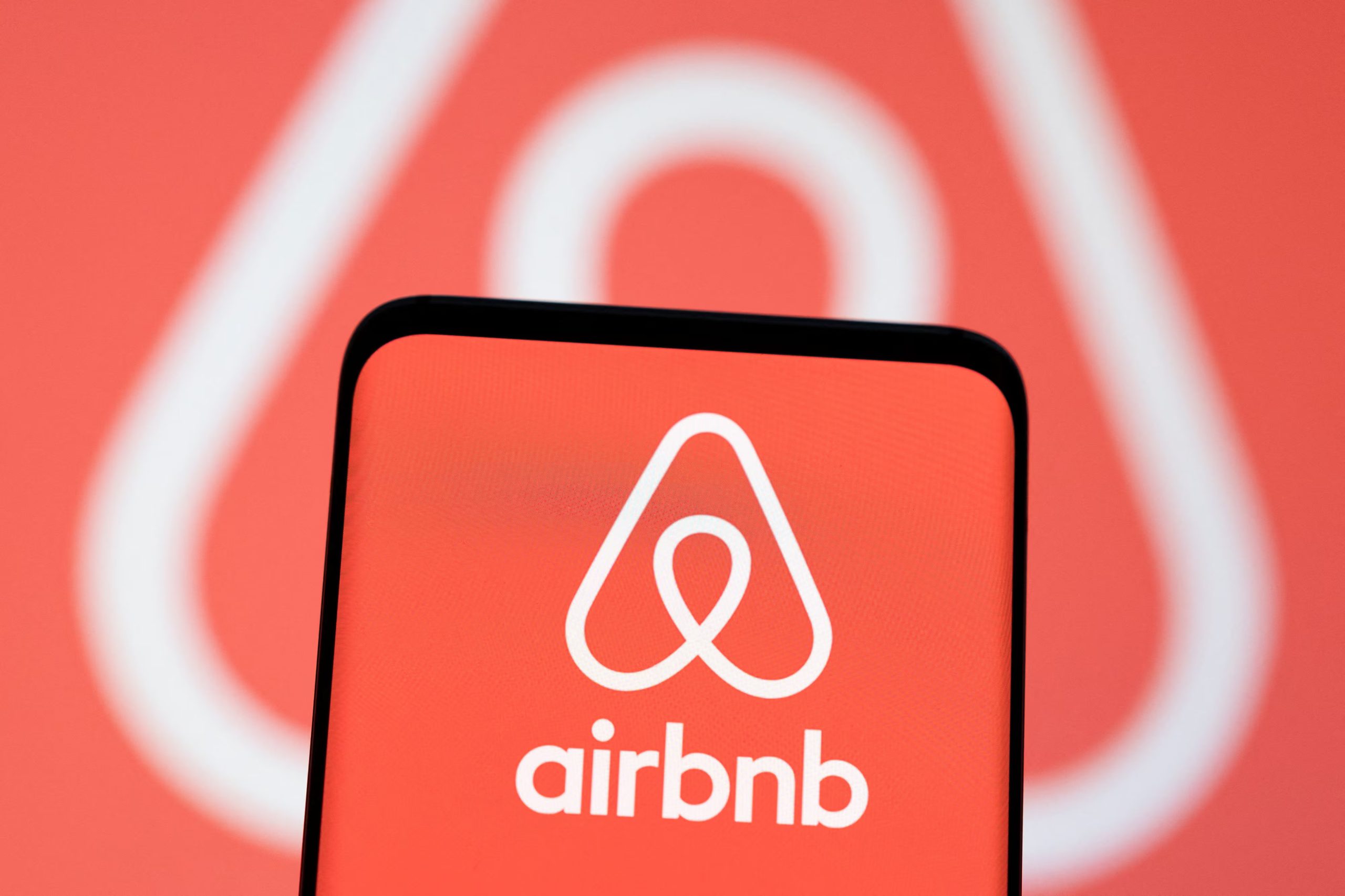 Airbnb Surpasses Wall Street Expectations for Q2 Revenue and Earnings