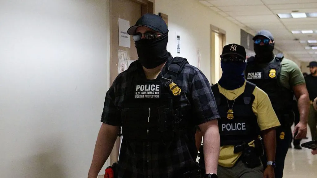 US Offers Up to $50,000 Bonus to Attract ICE Deportation Officers