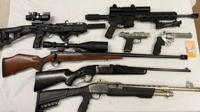 Kern probation officers seize guns, meth from Oildale home; 1 in custody